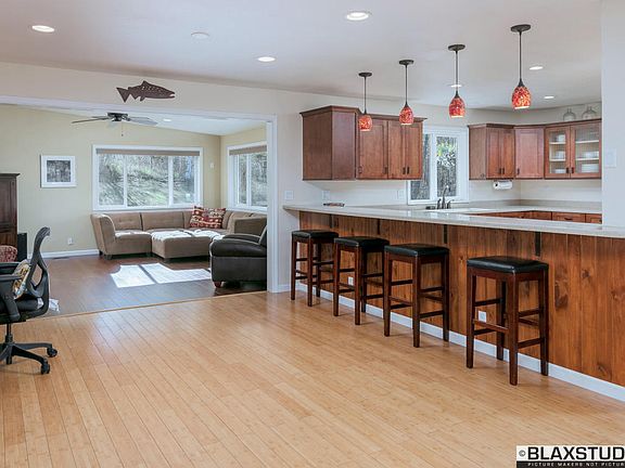 5th image of 665 W Holiday Dr