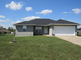 201 N Christopher Ln, Clever, MO 65631