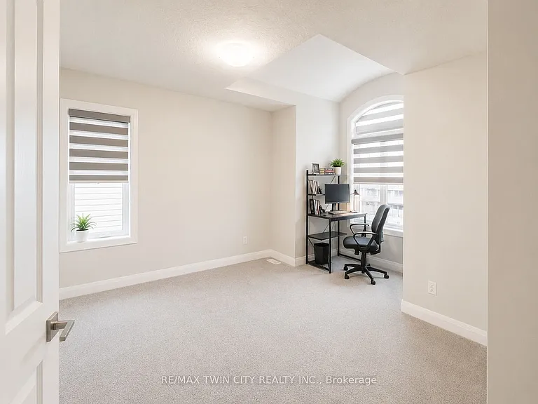 514 Bridgemill Cres — Photo 17