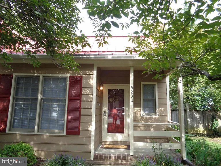 823 NW College Ave #G — Photo 1