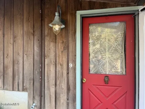 9 Forest Row, Great Barrington, MA 01230
