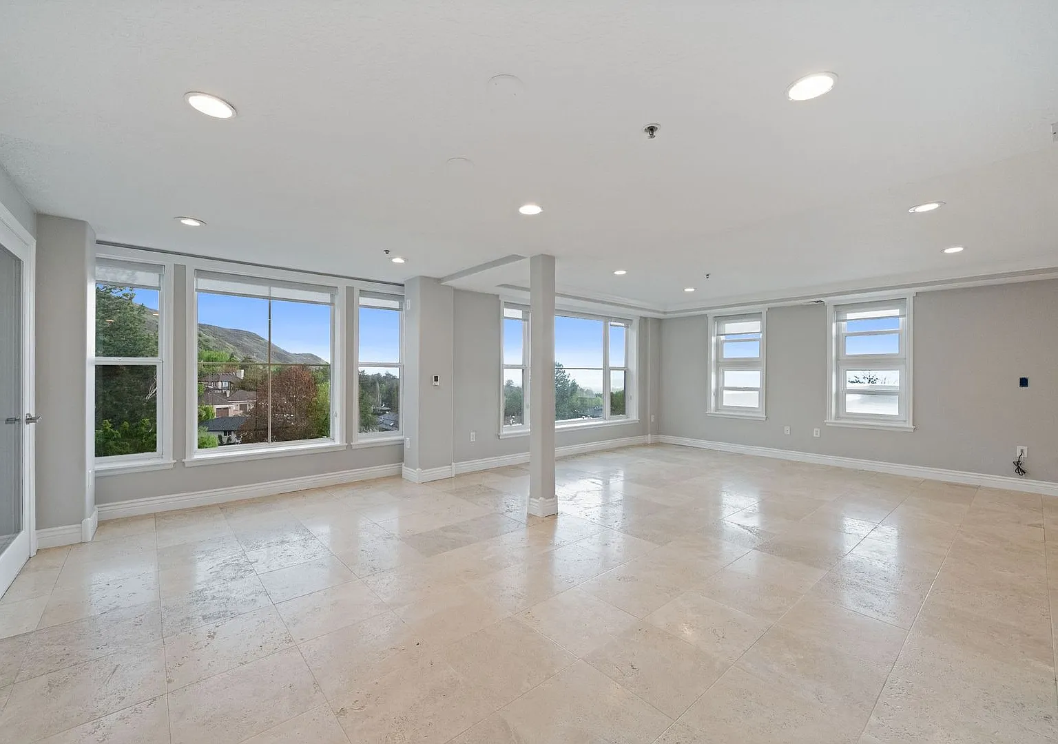 Gorgeous 1-Bedroom Condo in Salt Lake City with Breathtaking Views! — Photo 3