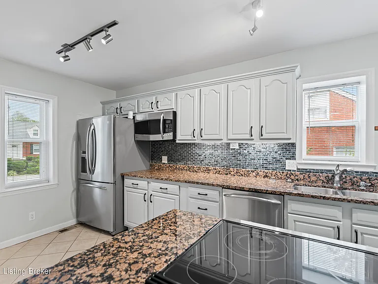 3810 Norbourne Blvd — Photo 9
