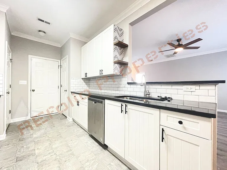 2452 Bay Harbor Dr — Photo 5
