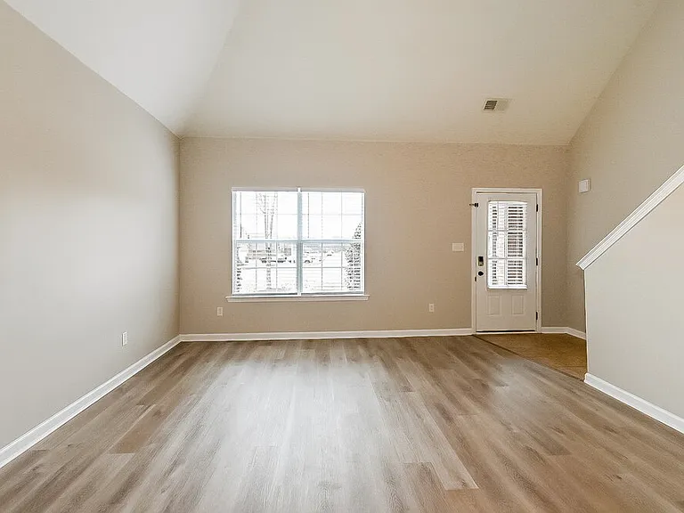 663 Buttermilk Dr — Photo 4