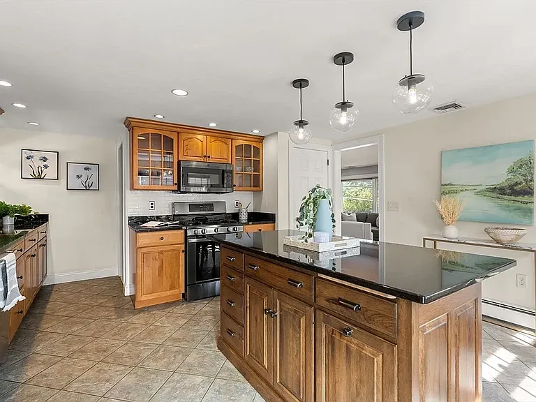 334 Mystic St — Photo 36
