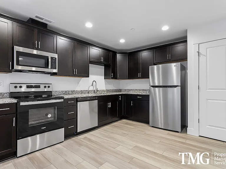 977 Creer Way #D-112 — Photo 40