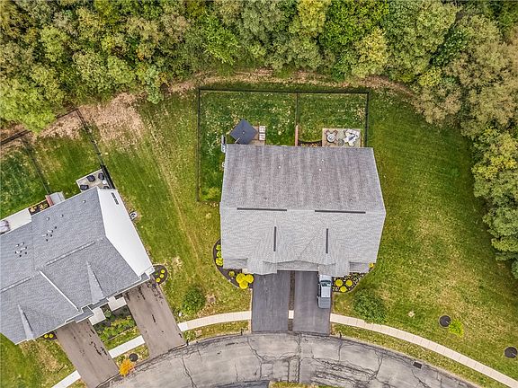 5th image of 215 Bentbrook Cir
