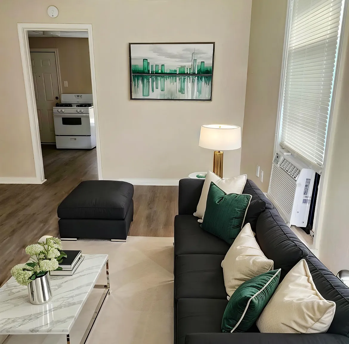 1 bed, 806 sqft, $900 — Photo 1
