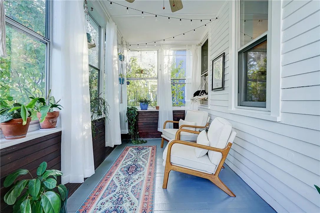 2 bed, 1.0 bath, 1115 sqft, $1,750 — Photo 2