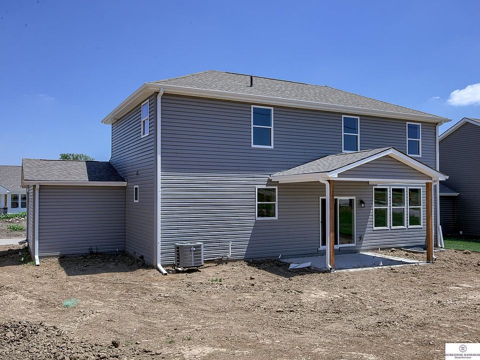 2nd image of 18507 Olive Cir