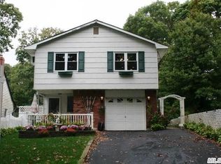 387 Deer Rd, Ronkonkoma, NY 11779