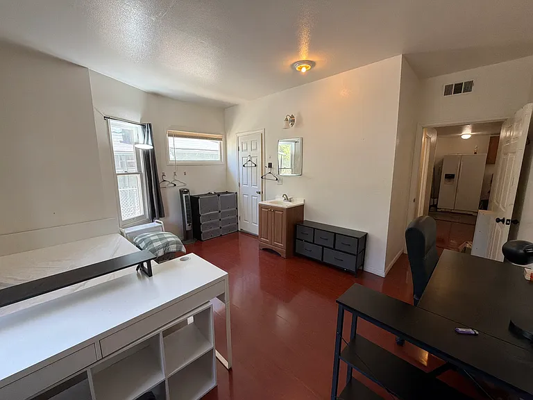 2708 Raymond Ave — Photo 2