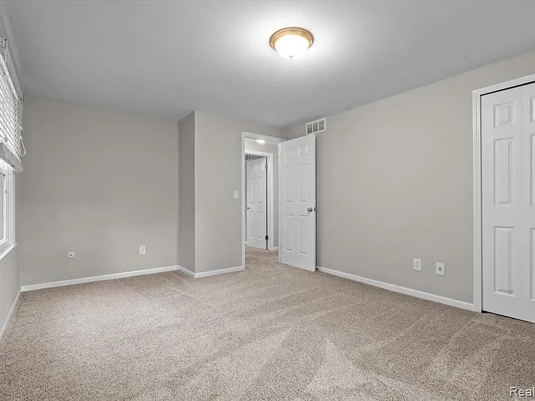 5476 Van Ness Dr — Photo 36