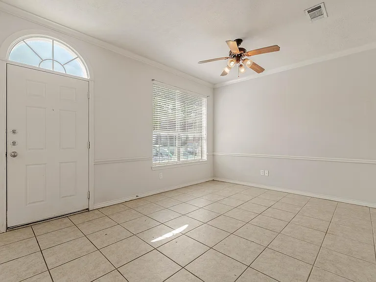 304 Forest Dr — Photo 4