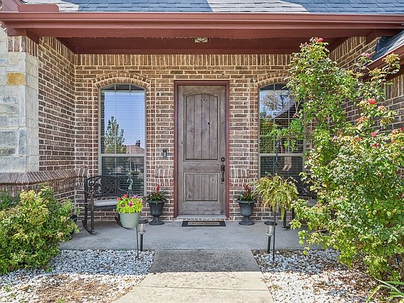 3rd image of 145 McKay Ln