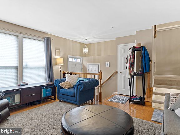 3rd image of 3042 Gatehouse Ct