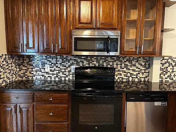3rd image of 607 W 44th St