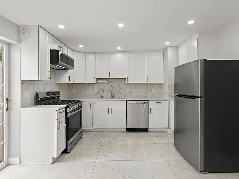 518 New York Ave #1 — Photo 6