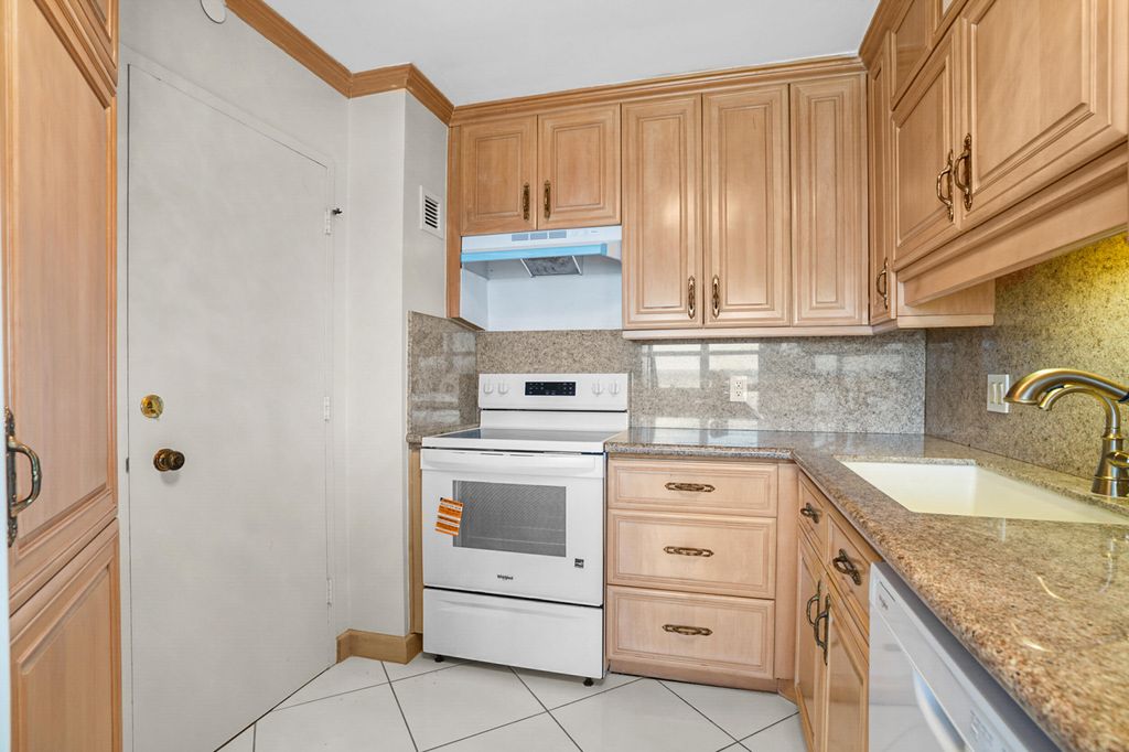 111 N Pompano Beach Boulevard #1609, photo 4