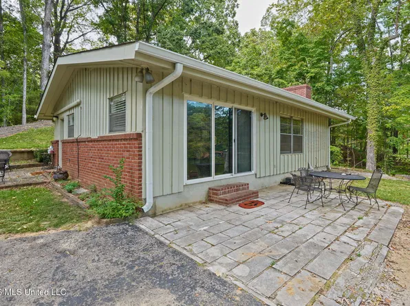 2815 Woodland Lake Dr, Hernando, MS 38632