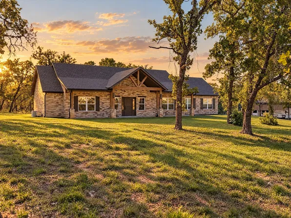 245 Creek Crossing St, Alvord, TX 76225