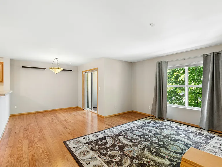 1652 25th Pl NE #203 — Photo 3