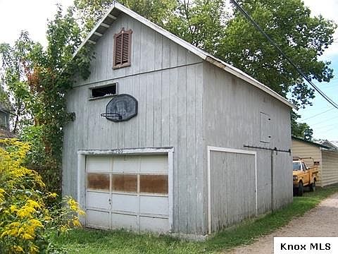 5th image of 905 W Vine St
