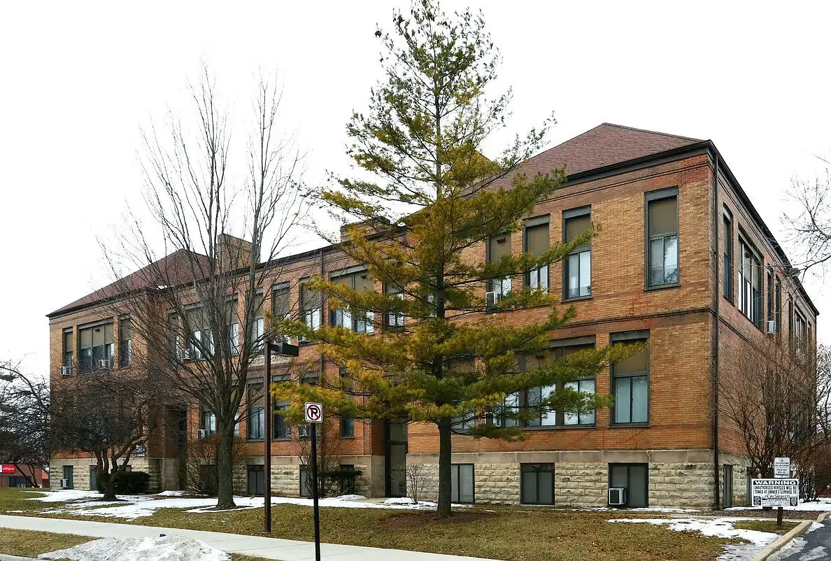 Building Photo - 260 Center St