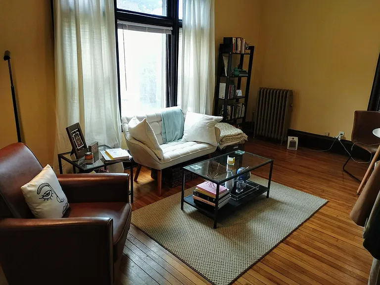 1909 1st Ave S #4 — Photo 1