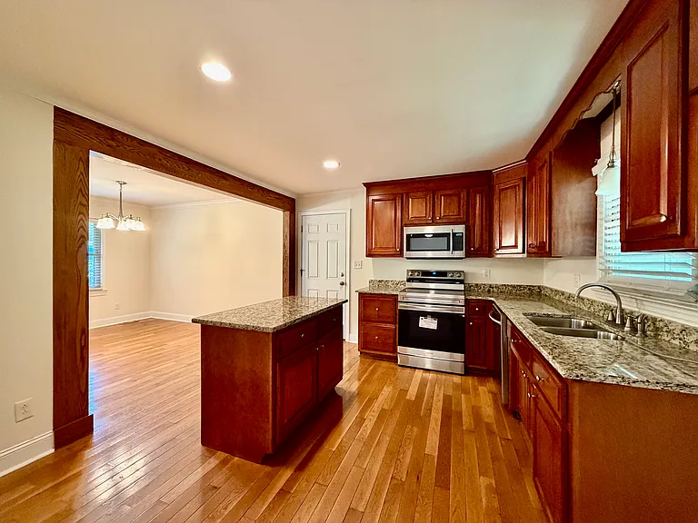 109 James Dr — Photo 4