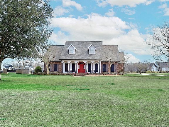 2nd image of 210 Bayou Bend Dr