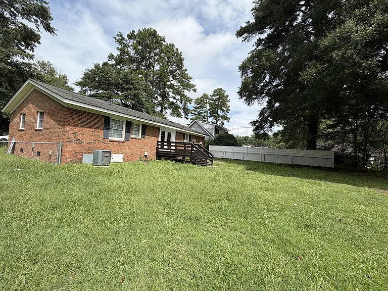 3710 Robinson St — Photo 30