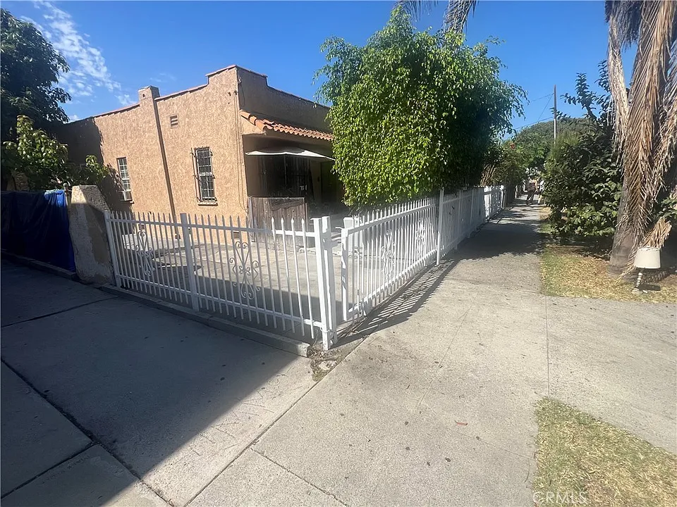 1634 W Parade St #A