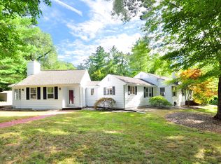 11 Oakhurst Rd, Simsbury, CT 06070
