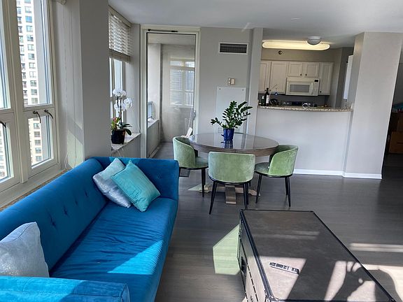 3rd image of 345 N La Salle Dr APT 3906