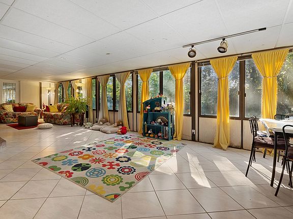 4th image of 439 Kiely Blvd