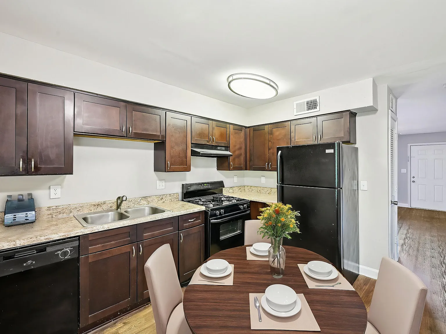 Amber Grove Apartments — Photo 2