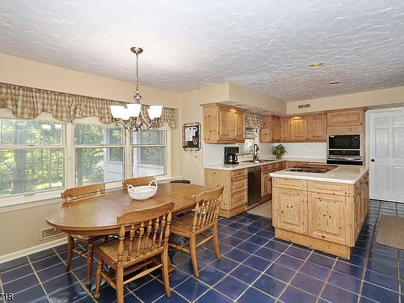 5th image of 131 High Oaks Dr