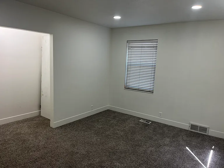245 N 400 E — Photo 21