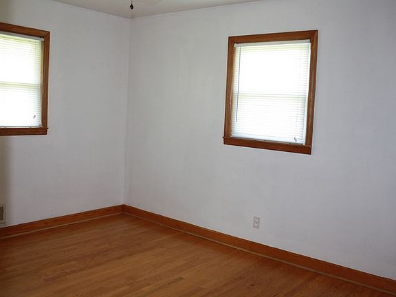 5th image of 343 Chatmoss Ct