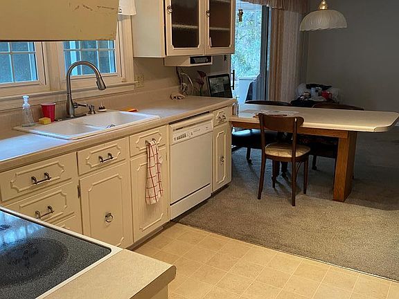 4th image of 1625 Highland Park Dr SW