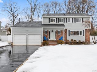 111 Cocks Lane, Locust Valley, NY 11560