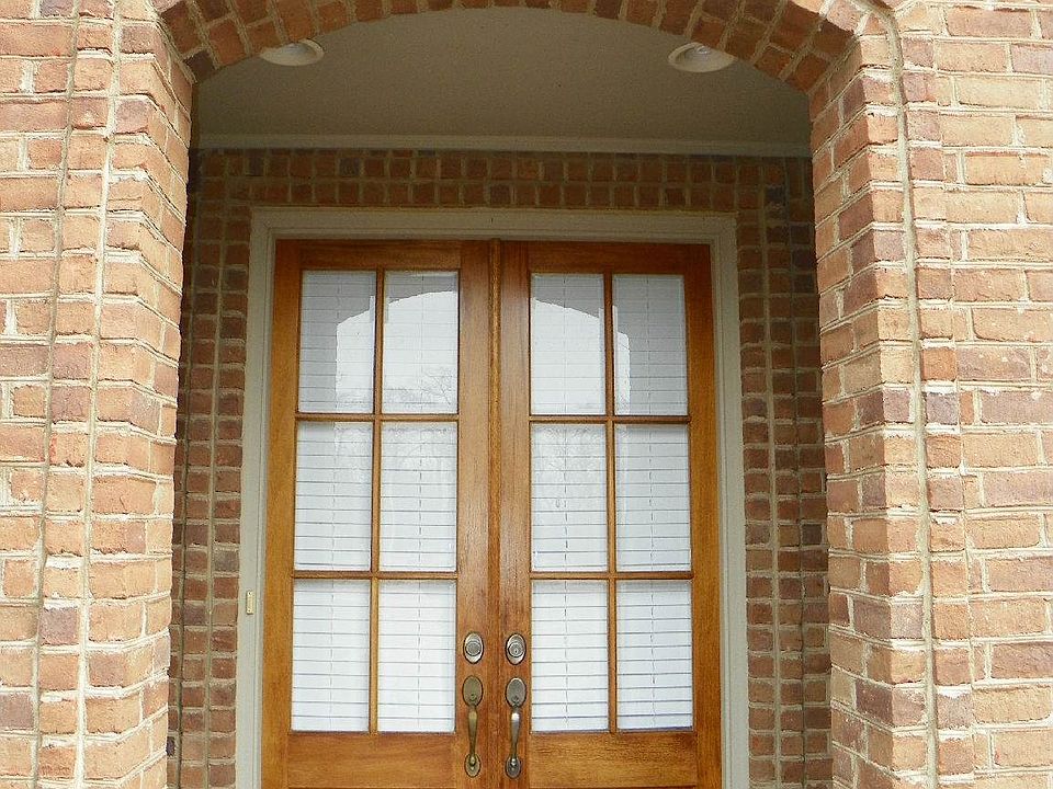 DOUBLE FRONT DOORS