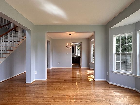 4th image of 442 Justin Dr