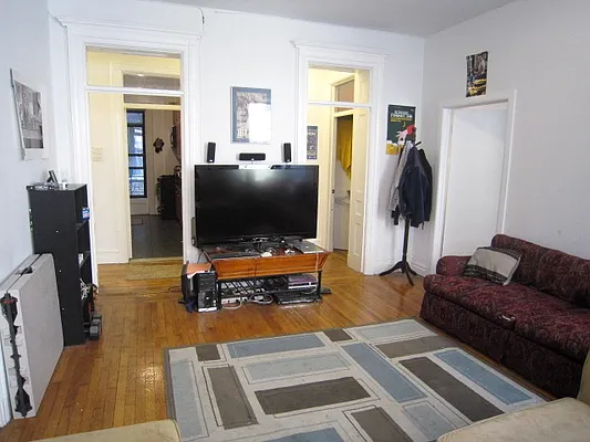 Rented by City Connections Realty | media 10