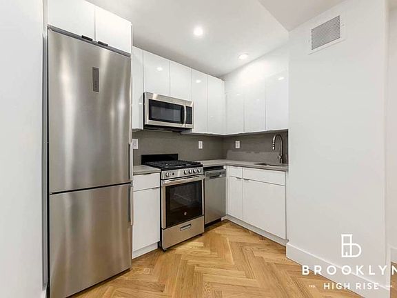 4th image of 11 Crooke Ave APT 1L