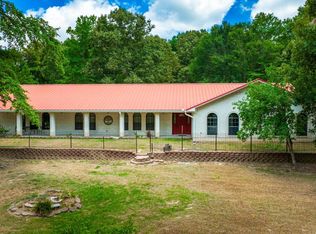 2610 Armadillo Rd, Gilmer, TX 75644