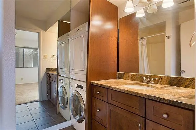 2 bed, 848 sqft, $2,000 — Photo 3