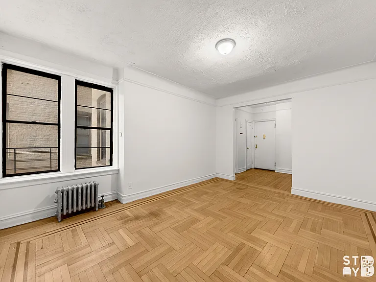 400 Clinton Ave #5C — Photo 2